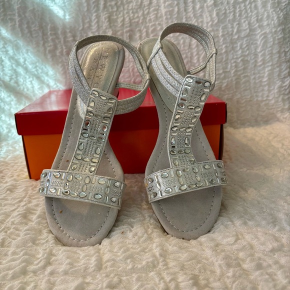 NWT! New York Transit Frolic wedge sandals! - Picture 3 of 5